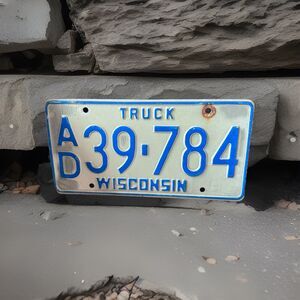 Wisconsin 1987 vintage license plate, Great For DYI Projects